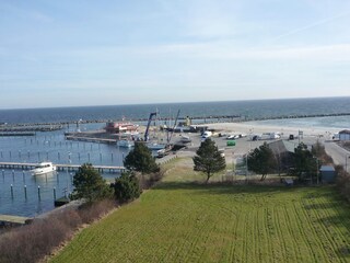 Blick auf den Yachthafen und die Ostsee