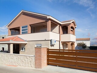 Apartment Povljana  8