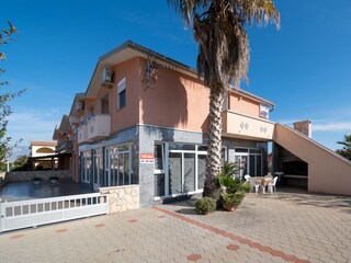 Apartment Povljana  6