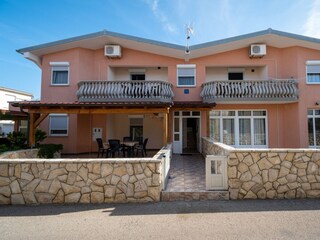 Apartment Povljana  8