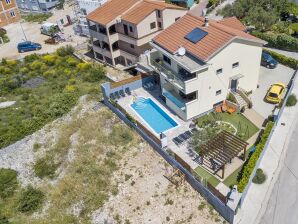 Two bedroom apartment with terrace Brodarica, Šibenik A-20248-b