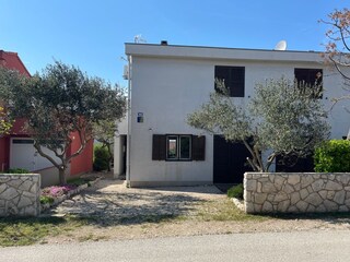 Apartment Povljana  2