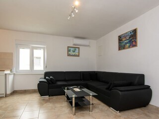 Apartment Povljana  5