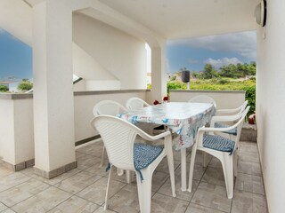 Apartment Povljana  12