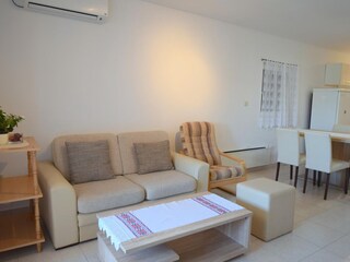 Apartment Njivice  5