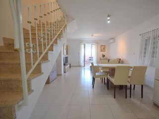 Apartment Njivice  7