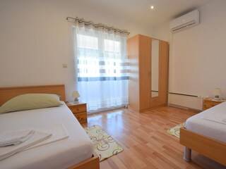 Apartment Njivice  12