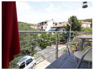 Apartment Okrug Gornji  12
