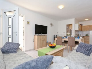 Apartment Povljana  7