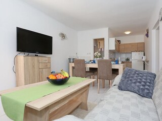 Apartment Povljana  9