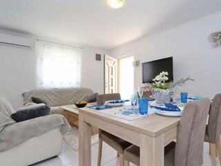 Apartment Povljana  11