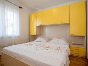 Three bedroom apartment with balcony Lopar, Rab A-22558-b