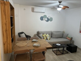 Apartment Povljana  8