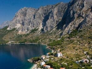 Three bedroom apartment near beach Drašnice, Makarska A-23448-b