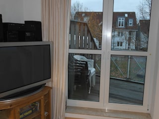 TV + Balkon