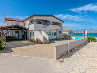 Apartment Povljana  5