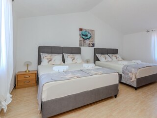 Apartment Povljana  12