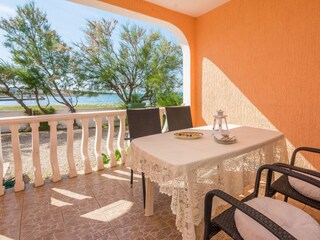 Apartment Povljana  13