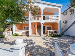 Apartment Povljana  3