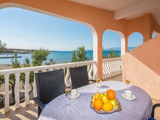 Apartment Povljana  12