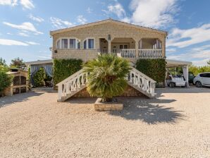 One bedroom apartment with terrace and sea view Vir - Torovi - Vir - Pedinka, Vir A-18577-a