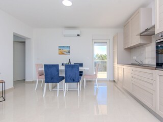 Apartment Povljana  5