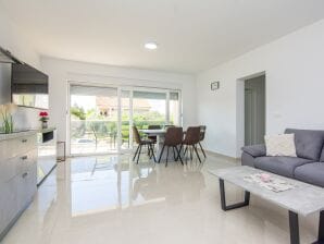 Three bedroom apartment with balcony Vir A-24331-b