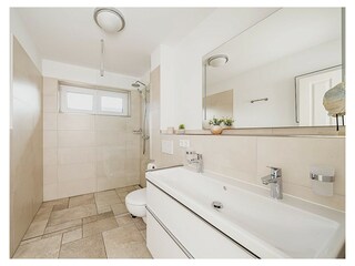 Beispielbild Bad mit bodengleicher Dusche