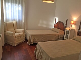 Schlafzimmer mit Doppelbett