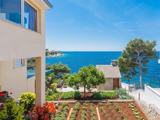 Apartment Grebastica  10