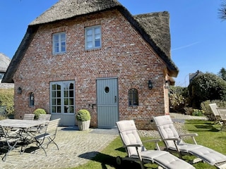 Blick auf Haus vom Garten