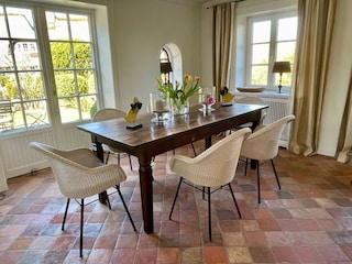 Esstisch mit 6 Sesseln