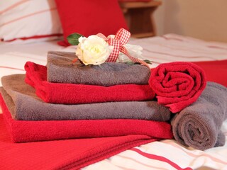 Bettwäsche und Handtücher sind vorbereitet