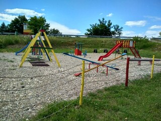 Spielplatz nur wenige Meter vom Haus entfernt