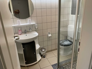 Dusche 1 mit WC