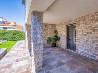 Apartment Njivice  8