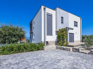 Apartment Njivice  1