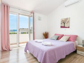 Three bedroom apartment with terrace and sea view Kaštel Štafilić, Kaštela A-20843-a