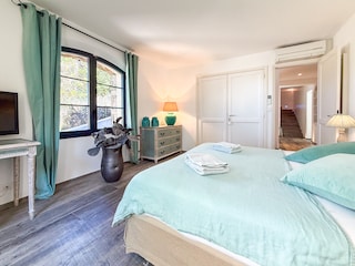 Schlafzimmer 4