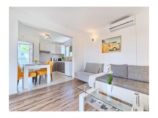 Apartment Kaštel Lukšić  12