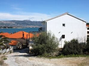 Apartment Three bedroom apartment with terrace and sea view Mastrinka, Čiovo A-4836-a