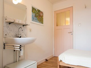 Schlafzimmer Gartenseite.