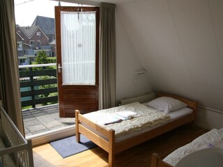 Großes Schlafzimmer Gartenseite.