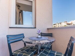 Two bedroom apartment with balcony Poreč A-22124-b