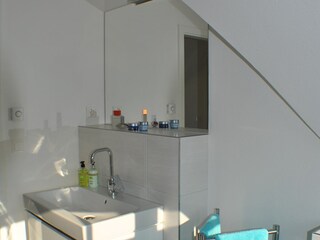 Waschtisch im Bad im OG