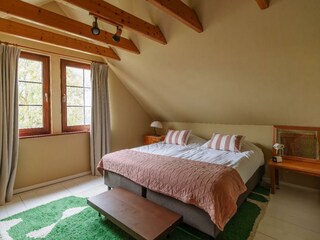 Schlafzimmer 1 mit Doppelbett (180x200) und Schrank