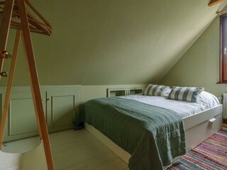 Schlafzimmer 2 mit Doppelbett (160x200) und Schrank