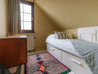 Schlafzimmer 3 mit Einzelbett und Kommode