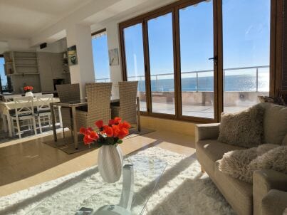 Frau Cornelia Schmidt