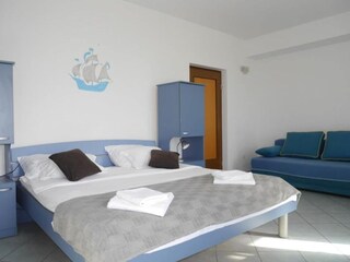 Apartment Dugi Rat Features 9